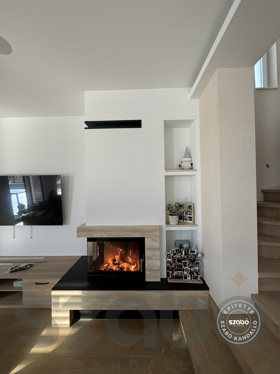 188.c Modern kandalló Kobok Kazeta 2 oldalon üveges tűztérrel, első begyújtás, Szabó Kandalló