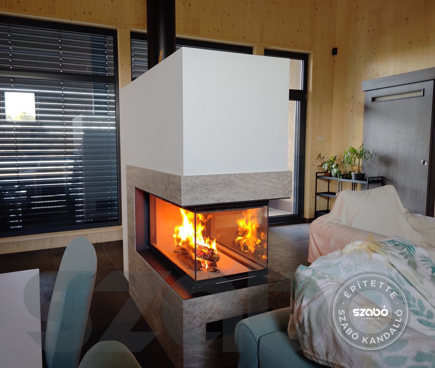 153.e Panoráma kandalló, Brunner 3 oldalon üveges tűztérrel, első begyújtás, Szabó Kandalló