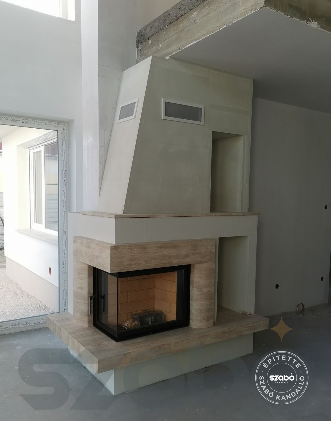 155.a Modern sarokkandalló, Kobok 2 oldalon üveges tűztérrel, Szabó Kandalló