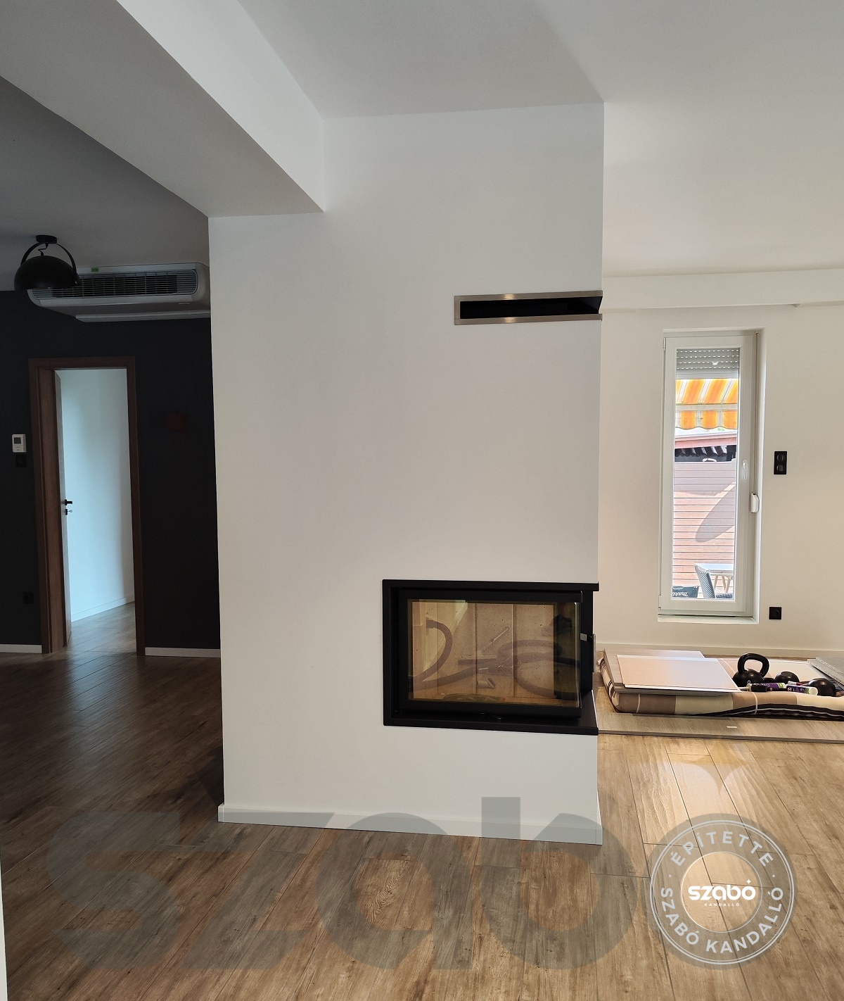 164. Minimál sarokkandalló, Kobok 2 oldalon üveges tűztérrel, Szabó Kandalló