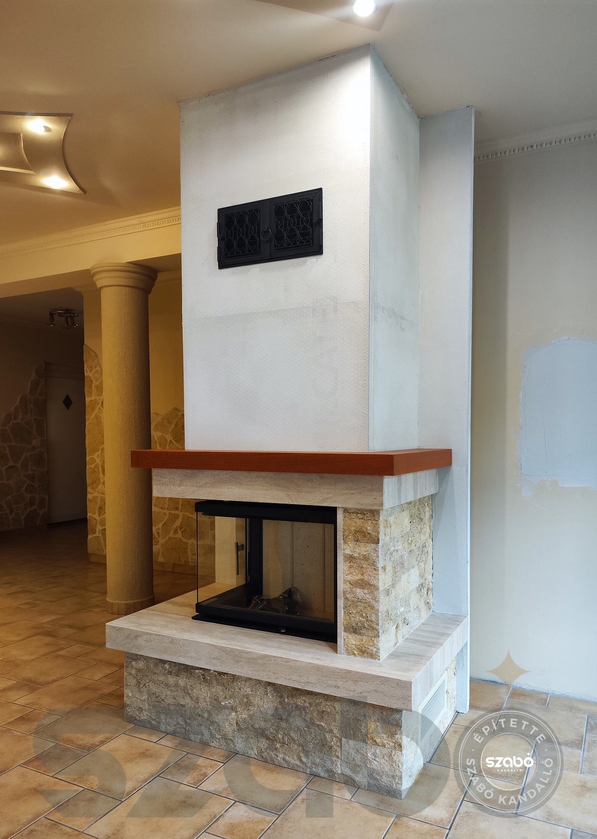 165.a Modern sarokkandalló, Kobok 2 oldalon üveges tűztérrel, Szabó Kandalló