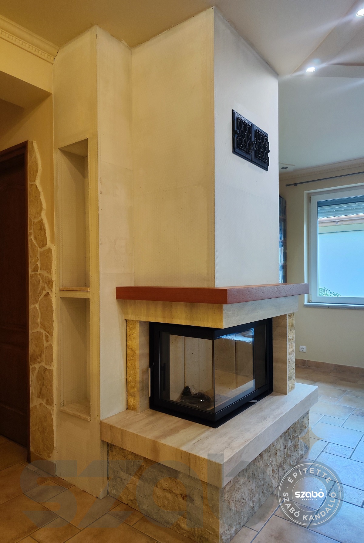 165.b Modern sarokkandalló, Kobok 2 oldalon üveges tűztérrel, Szabó Kandalló