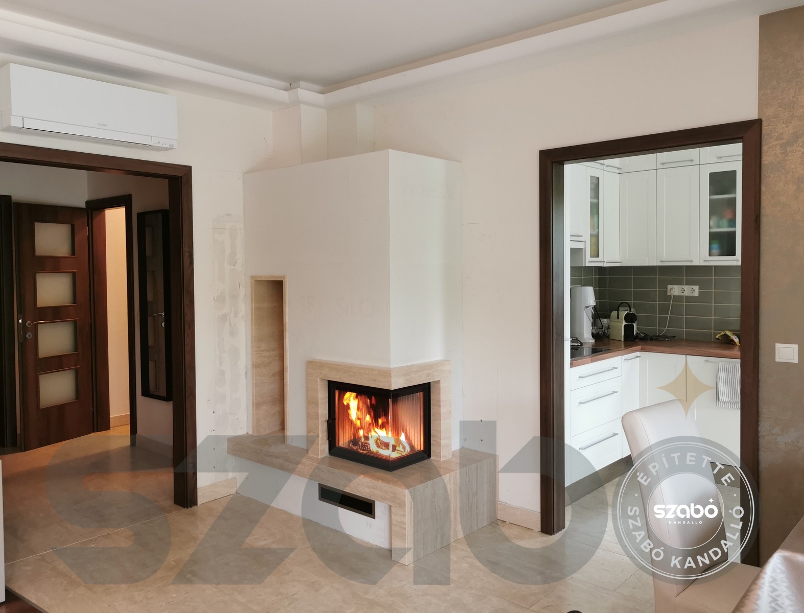 166. Modern sarokkandalló, HOXTER síküveges, vízteres tűztérrel, első begyújtás, Szabó Kandalló