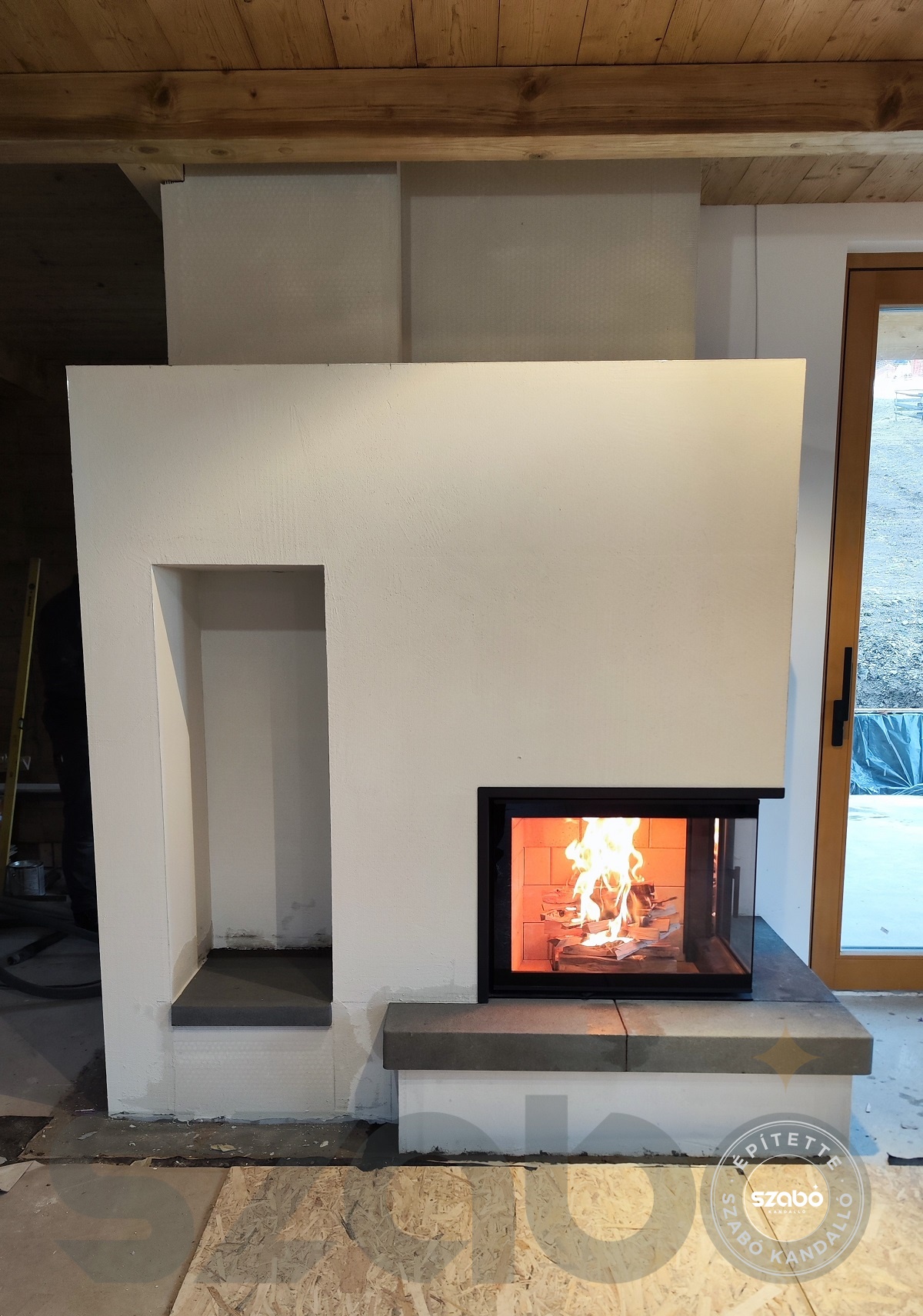 185. Modern kandalló, Kobok Chopok 2 oldalon üveges tűztérrel, első begyújtás, Szabó Kandalló