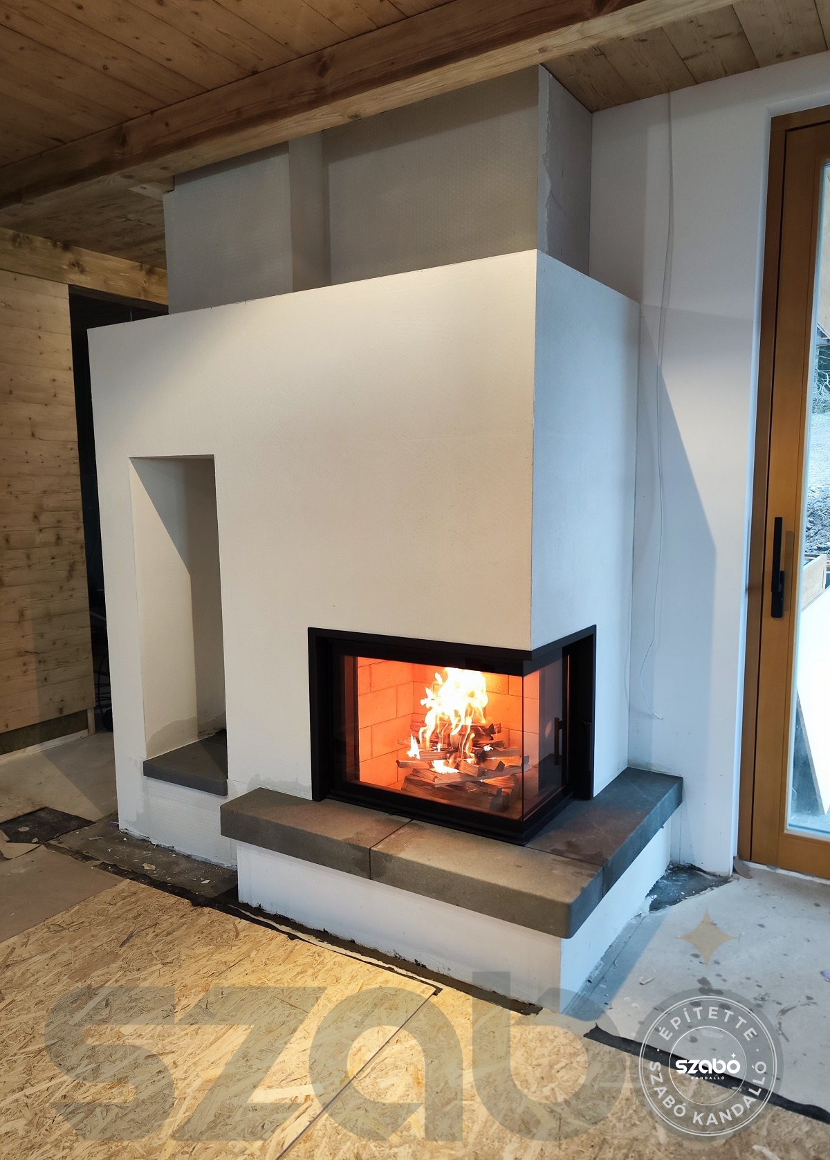 185.a Modern kandalló, Kobok Chopok 2 oldalon üveges tűztérrel, első begyújtás, Szabó Kandalló