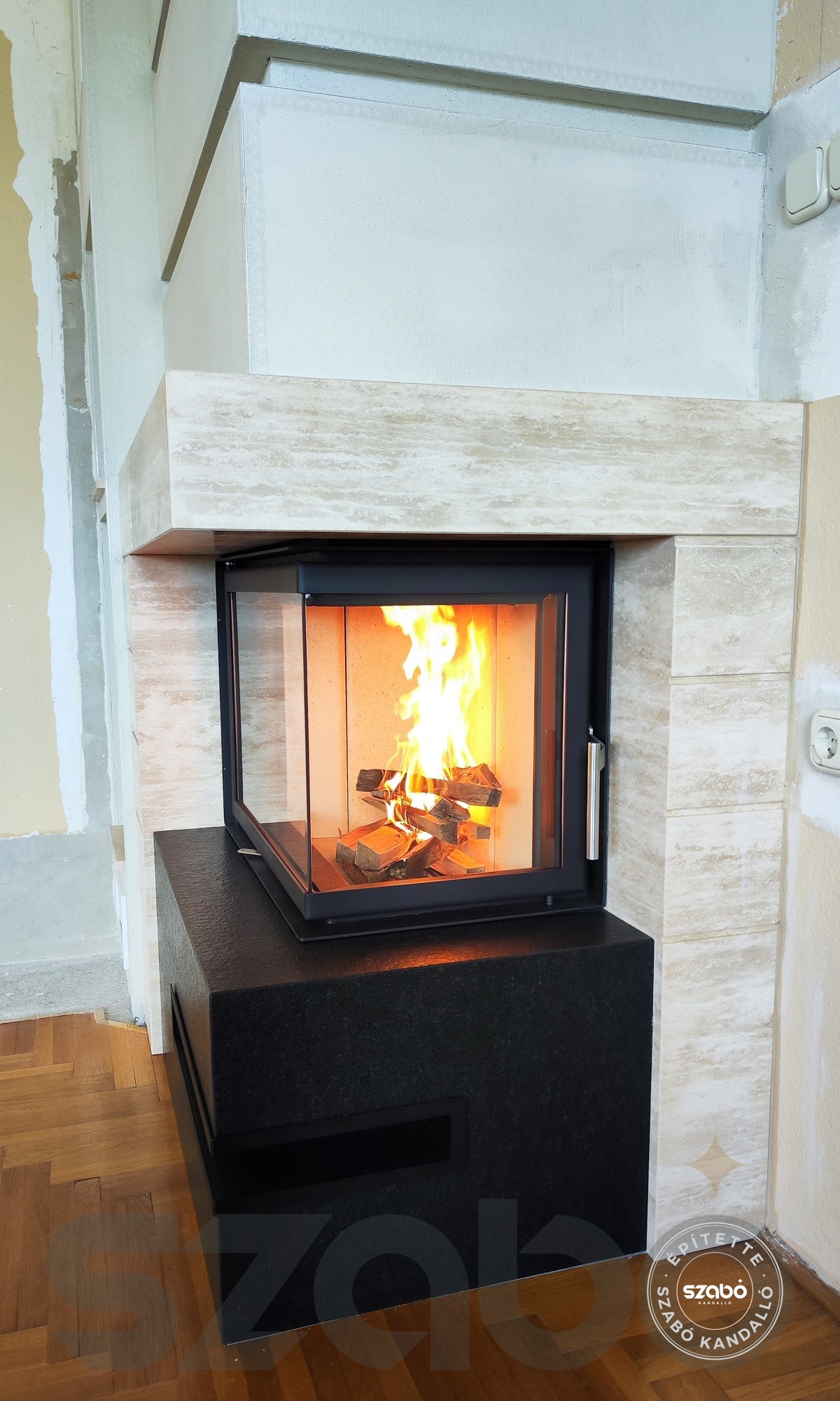 187.a Modern kandalló, Kobok Kazeta 2 oldalon üveges tűztérel, első begyújtás, Szabó Kandalló