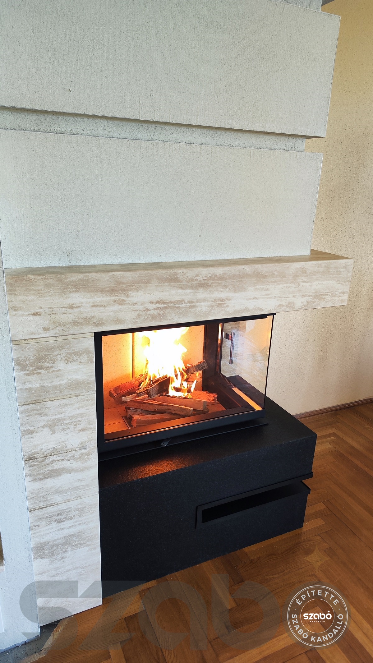187.b Modern kandalló, Kobok Kazeta 2 oldalon üveges tűztérel, első begyújtás, Szabó Kandalló