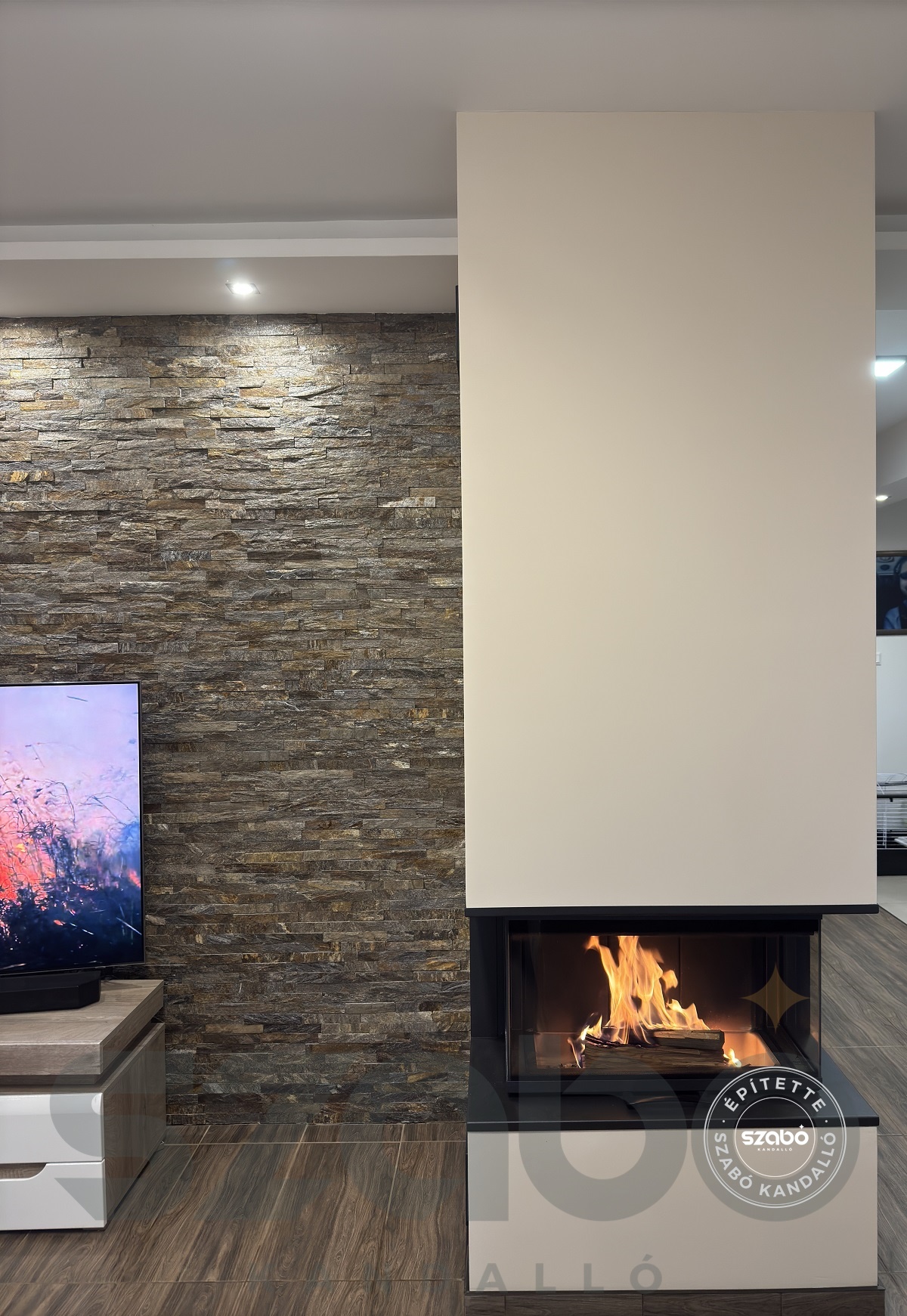 208.b Minimál kandalló, Austroflamm 3 oldalon üveges tűztérrel, első begyújtás, Szabó Kandalló