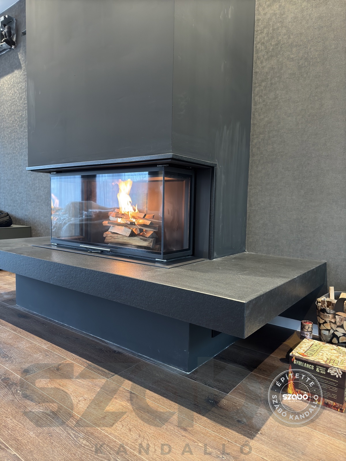 209.a Modern kandalló Brunner 3 oldalon üveges tűztérrel, első begyújtás, Szabó Kandalló