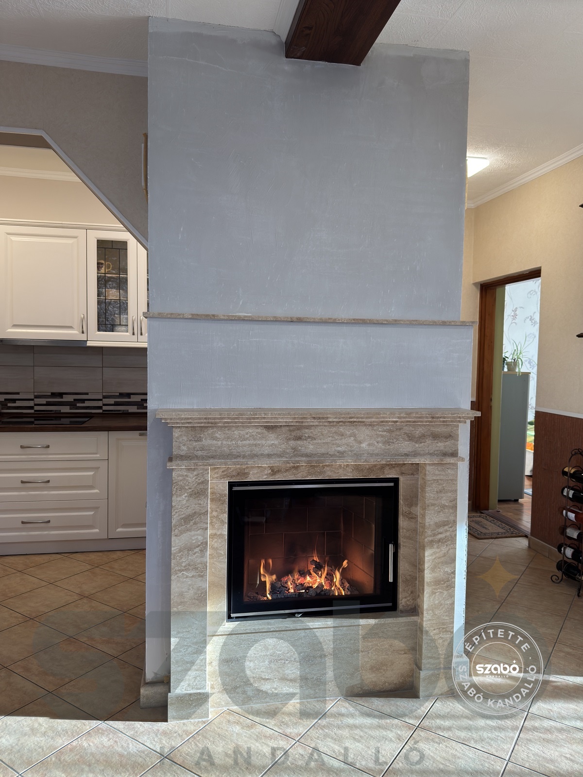 210.a Modern kandalló Kobok Chopok síküveges tűztérrel, első begyújtás, Szabó Kandalló