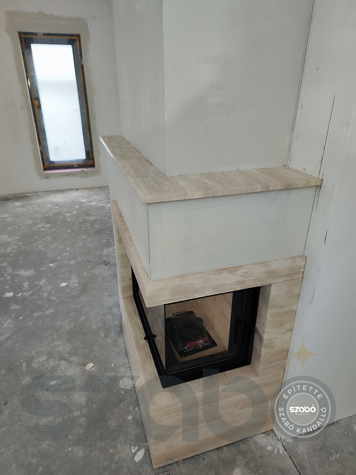 215.b Modern kandalló, Kobok Kazeta 2 oldalon üveges tűztérrel, Szabó Kandalló