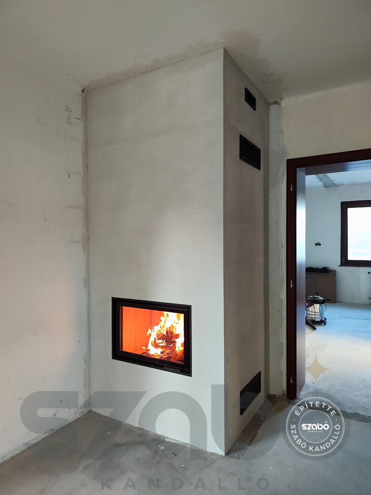 216.a Minimál kandalló Brunner 5. generációs síküveges tűztérrel, első begyújtás, Szabó Kandalló