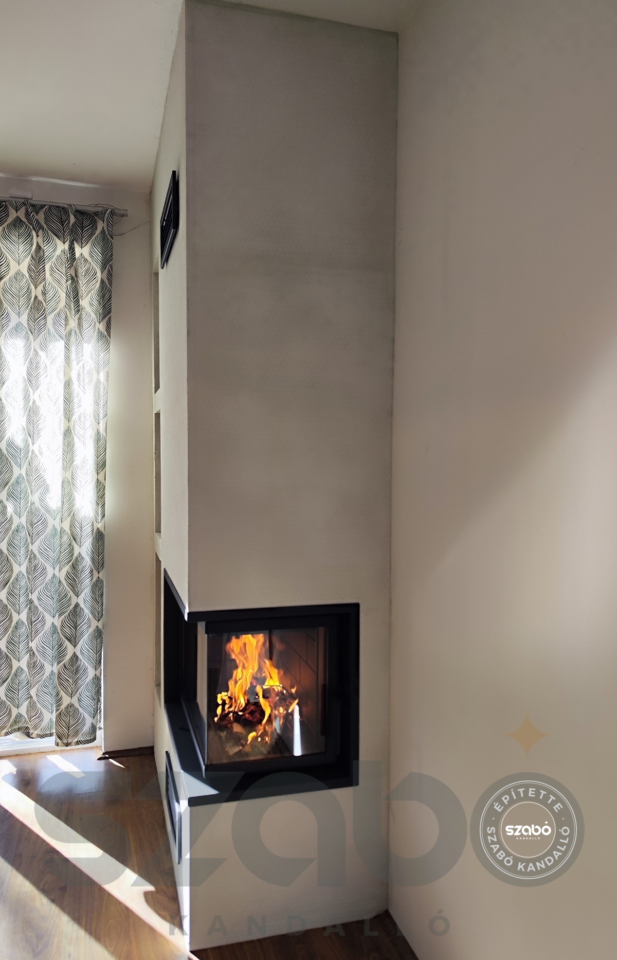 218.a Modern kandalló Kobok Kazeta 2 oldalon üveges tűztérrel, első begyújtás, Szabó Kandalló