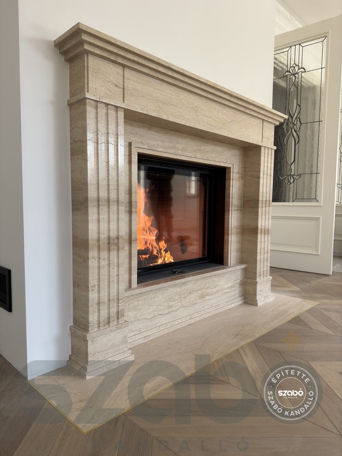 222.b Klasszikus kandalló, Brunner Stil Kamin síküveges tűztérrel, első begyújtás, Szabó Kandalló