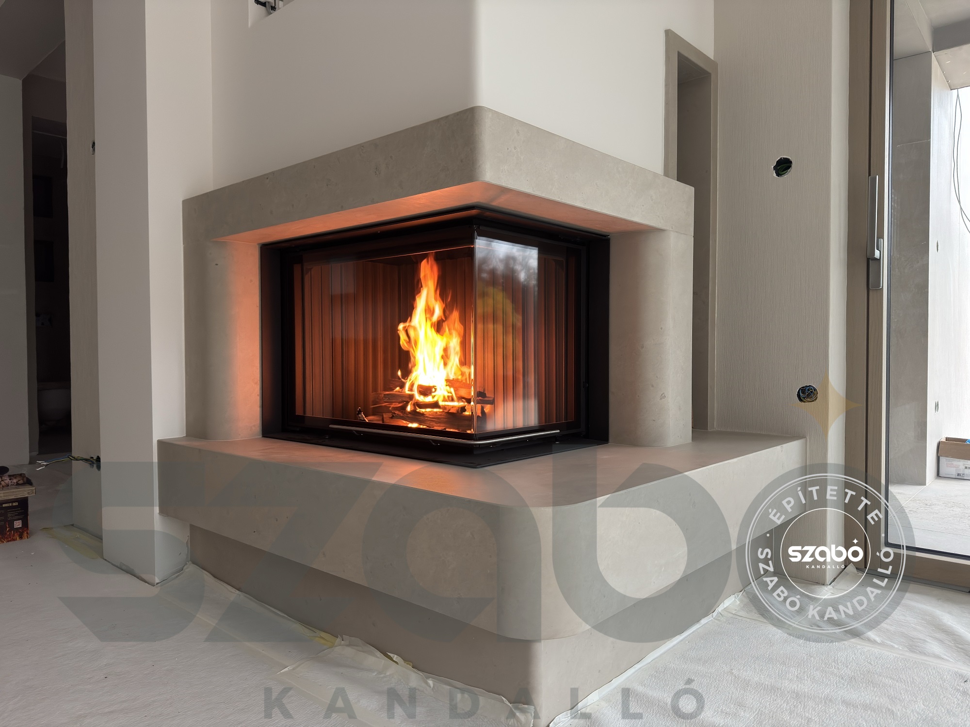 224.b Modern kandalló, Brunner 2 oldalon üveges tűztérrel, első begyújtás, Szabó Kandalló