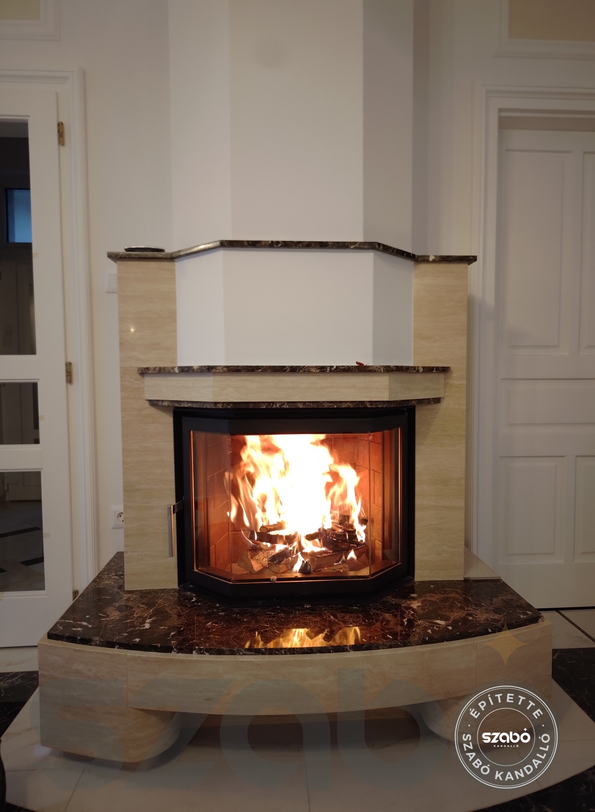 74.c Modern kandalló, KOBOK KAZETA prizma üveges tűztérrel, eslős begyújtás, Szabó Kandalló